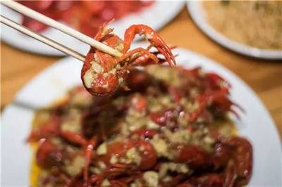 江城特色小龍蝦大比拼,哪個(gè)